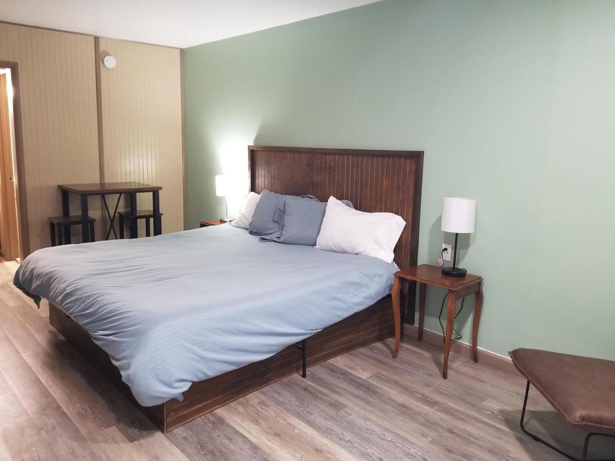 Blue Sky Inn- Complimentary Happy Hour Th-Sun, Veteran Owned, Full Breakfast, Best Green Space, 1 Mile From Blue Ridge, Fire Pit Εξωτερικό φωτογραφία
