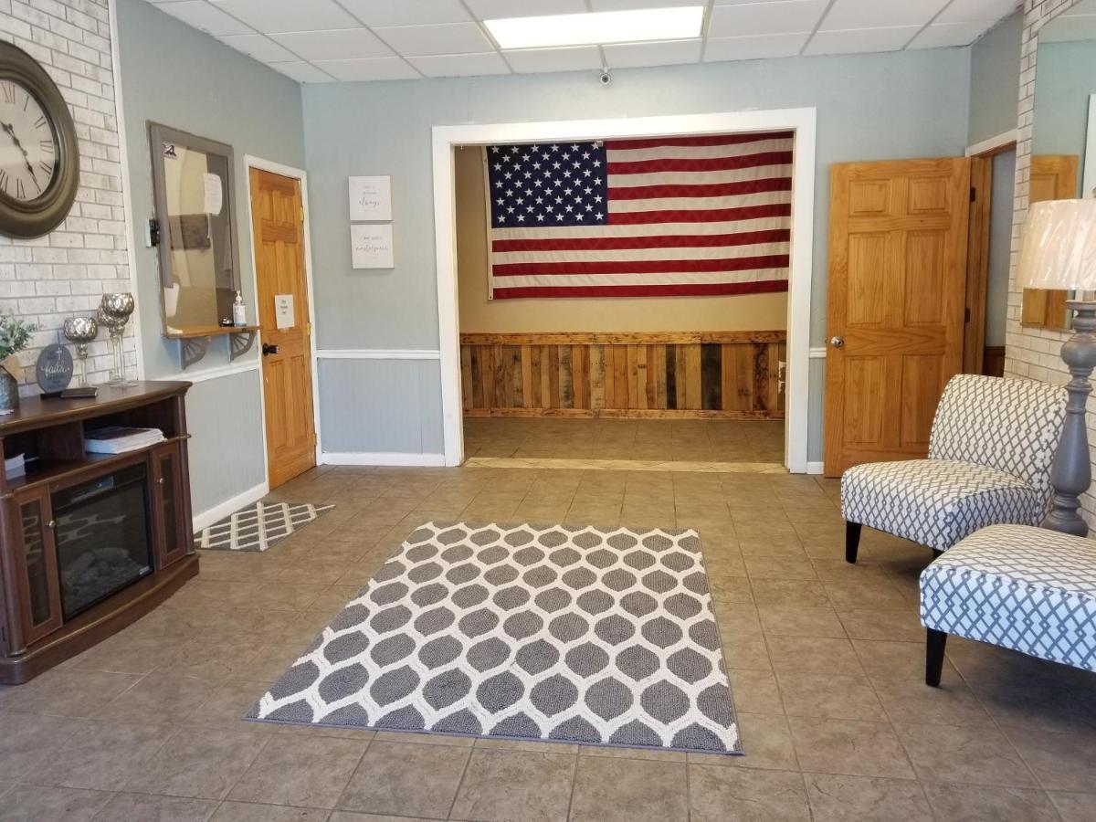 Blue Sky Inn- Complimentary Happy Hour Th-Sun, Veteran Owned, Full Breakfast, Best Green Space, 1 Mile From Blue Ridge, Fire Pit Εξωτερικό φωτογραφία