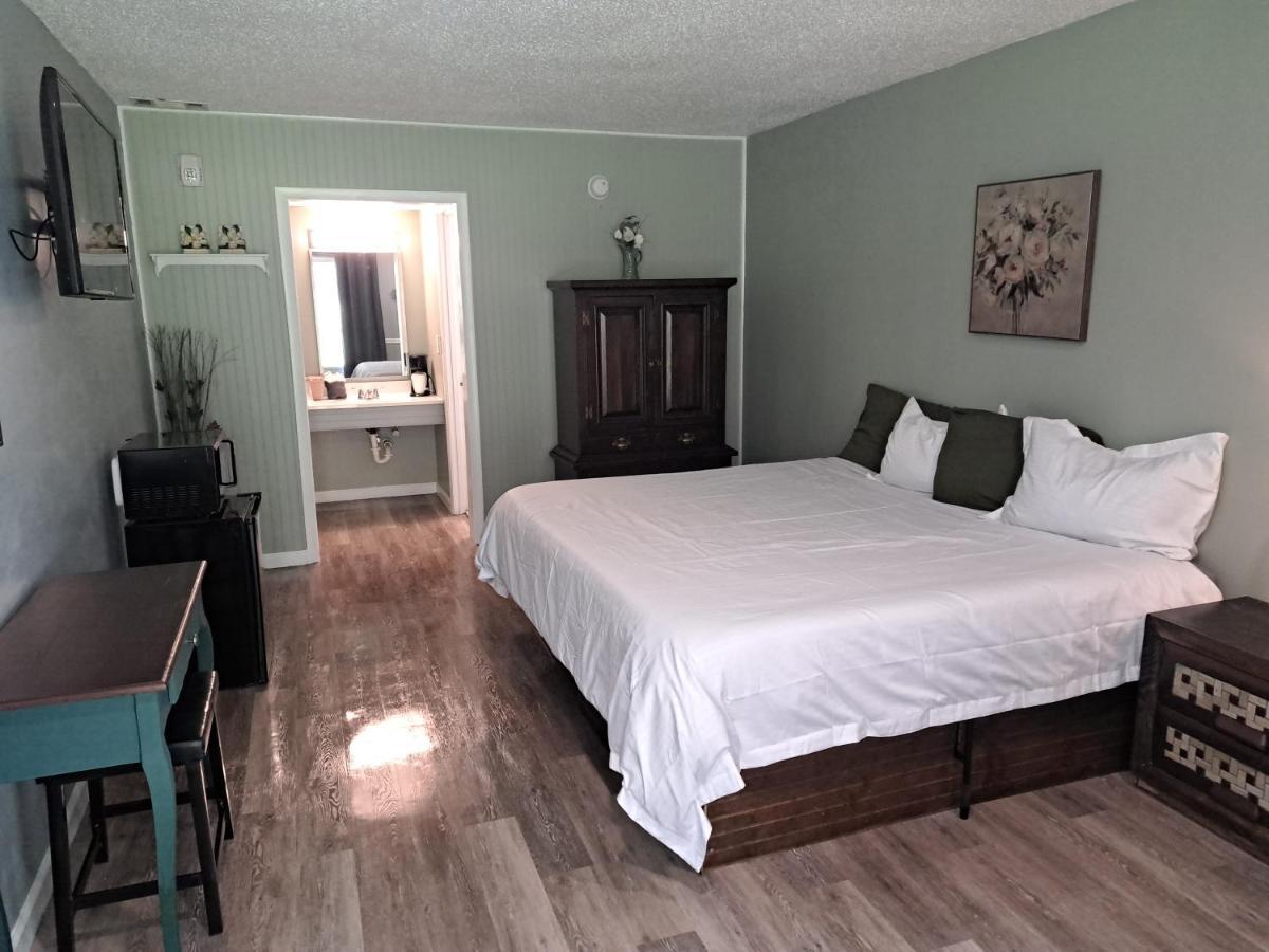 Blue Sky Inn- Complimentary Happy Hour Th-Sun, Veteran Owned, Full Breakfast, Best Green Space, 1 Mile From Blue Ridge, Fire Pit Εξωτερικό φωτογραφία