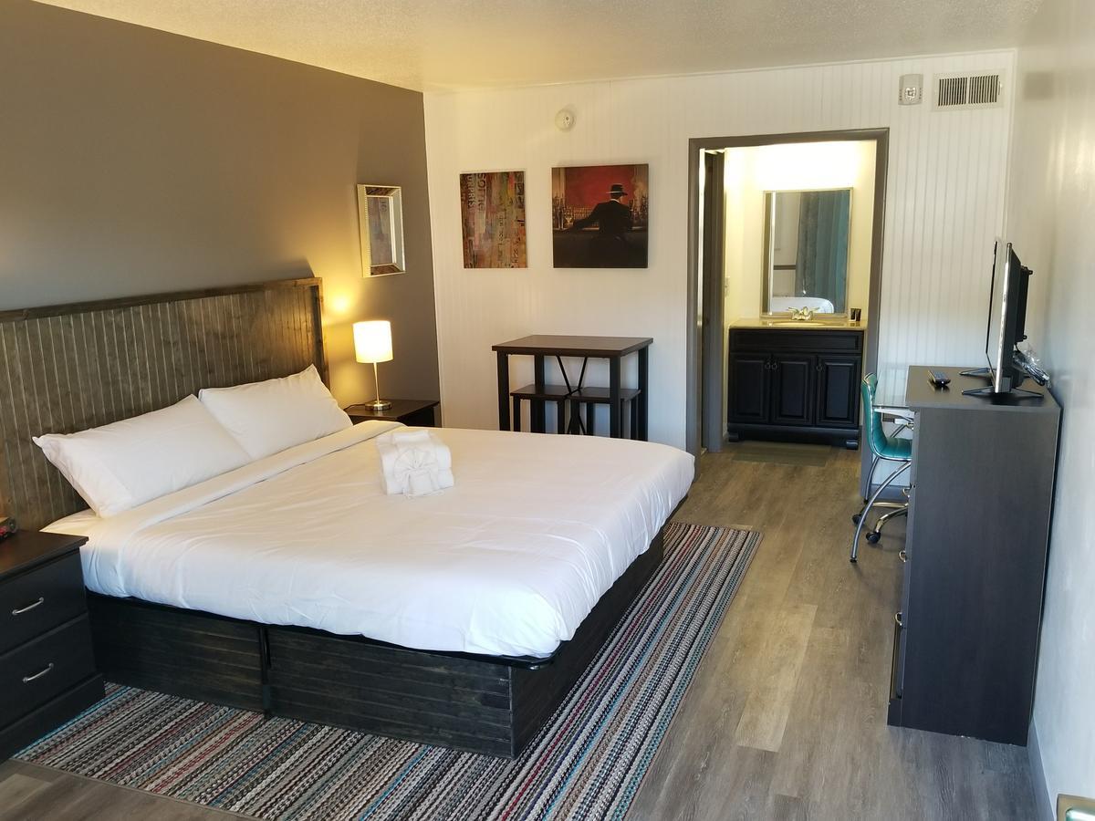 Blue Sky Inn- Complimentary Happy Hour Th-Sun, Veteran Owned, Full Breakfast, Best Green Space, 1 Mile From Blue Ridge, Fire Pit Εξωτερικό φωτογραφία